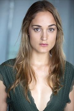 Laura Frederico interpreta Daughter