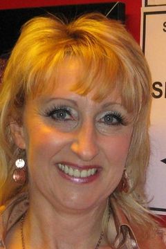 Wendy Patterson interpreta Maria (Older Maid)