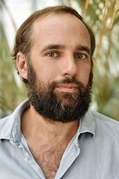 Maxence Tual interpreta Simon, frère de Jeanne