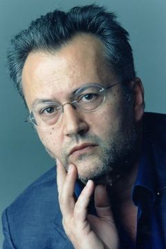 Bebo Storti interpreta il politico