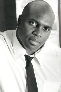 Lester Speight interpreta Chambers's Club Doorman