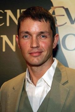 Matthew Marsden interpreta Dr. Jack Byron