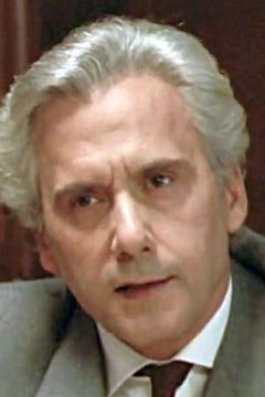 Benito Artesi interpreta giovinastro che sfida Tonino