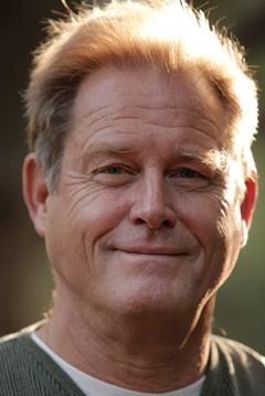 Brian Kerwin interpreta Hal Nichols