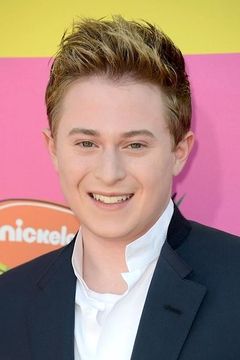 Reed Alexander interpreta Quenton Pennington, Jr.