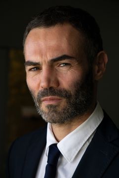 Antoine Michel interpreta Daveira