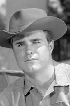 Charles Briles interpreta Eugene Barkley
