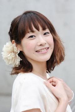 Yuka Terasaki interpreta Magearna (voice)