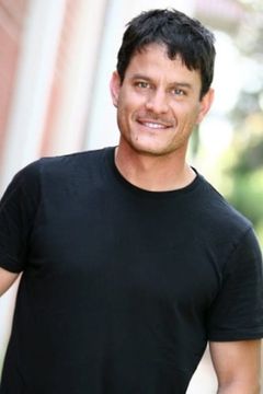 Ryan Sturz interpreta Pretty Boy