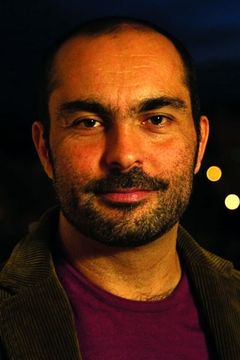 Cyril Brunet interpreta Caissier