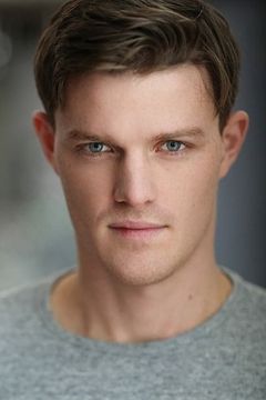 Micheal Doonan interpreta Doctor Rogers