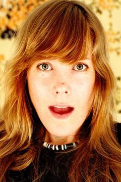 Heather Lawless interpreta Diane