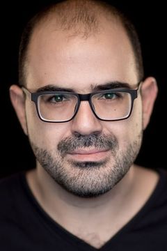Amer Hlehel interpreta Kamal