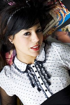 Stephie Theodora interpreta Yuko