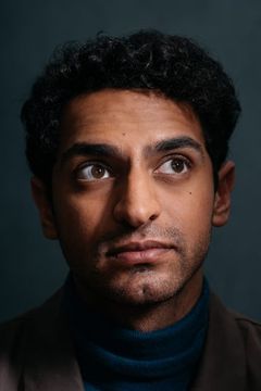 Karan Soni interpreta Raviv