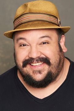 Jorge R. Gutierrez interpreta (voice)