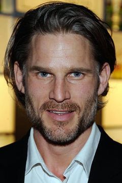 Noah Huntley interpreta Peter (Older)