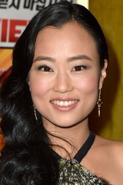 Diana Bang interpreta Nurse Ellen