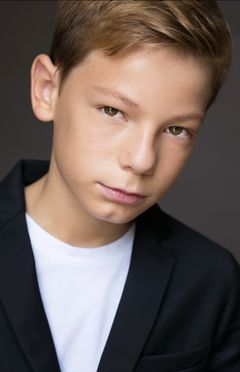 Jaden Klein interpreta Ted