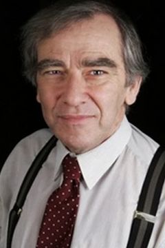 Peter Messaline interpreta Ari