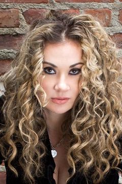 Dana Fuchs interpreta Sadie