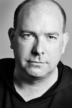 Jonathan Dryden Taylor interpreta Man at Front Door