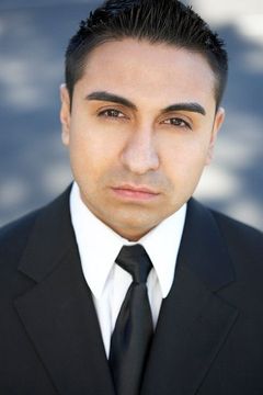 Andrew Aguilar interpreta Business Man (uncredited)