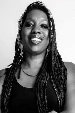 Durga McBroom interpreta Heels