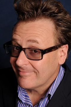 Greg Proops interpreta Male Lover Bear (voice)