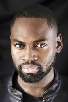 David Nzinga interpreta Mima Host