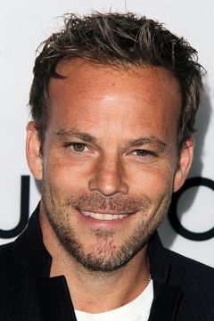 Stephen Dorff interpreta Roland West