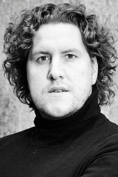 Jens Wassermann interpreta'Rolf' Andi Wenzke-Falkenau
