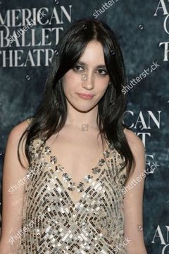 Mathilda Gianopoulos interpreta Georgia