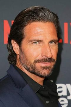 Ed Quinn interpreta Lt. Pete Cunnigham
