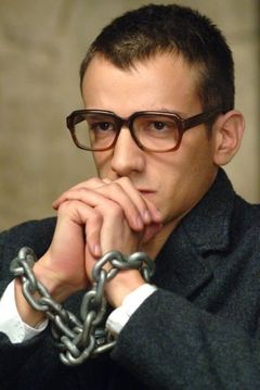 Alexandre Hamidi interpreta Tony
