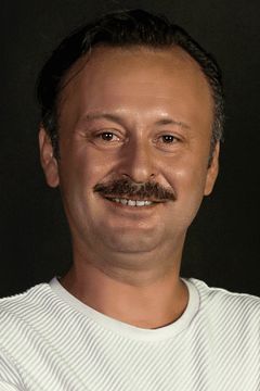 Orçun Kaptan interpreta Mustafa