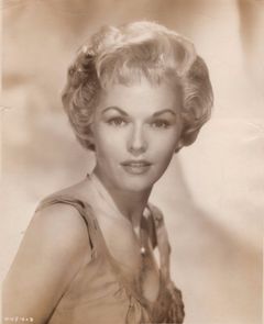 Nancy Valentine interpreta Fliss (uncredited)