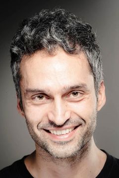 Vangelis Papadakis interpreta Yannis