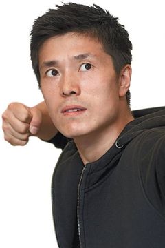 Liang Yang interpreta Praetorian Guard (uncredited)