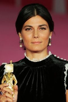 Valeria Solarino interpreta Linda