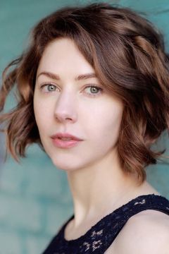 Catherine Steadman interpreta Tina