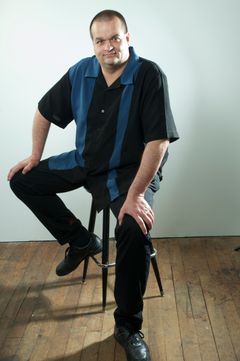 John Auer interpreta Naked Psych Ward Mental Patient (uncredited)