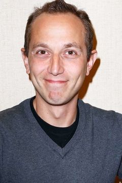 Ian Petrella interpreta Randy Parker