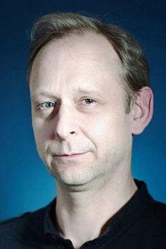 Jakub Zindulka interpreta Prêtre Montreuil