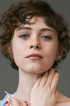 Sophia Lillis interpreta Young Camille Preaker