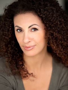 Christine Rodriguez interpreta Woman