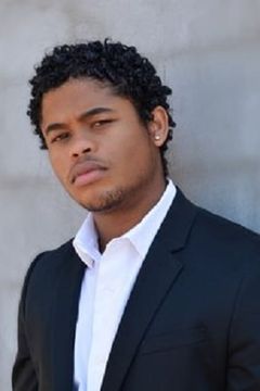 Isaiah John interpreta Leon Simmons