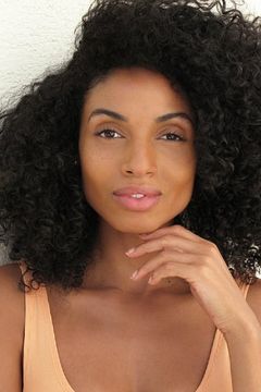 Gabrielle Ryan interpreta Cara