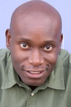 Rawle D. Lewis interpreta Junior Bevil