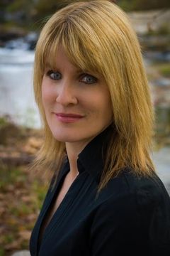 Stephanie Eaton interpreta Banquet Guest (uncredited)